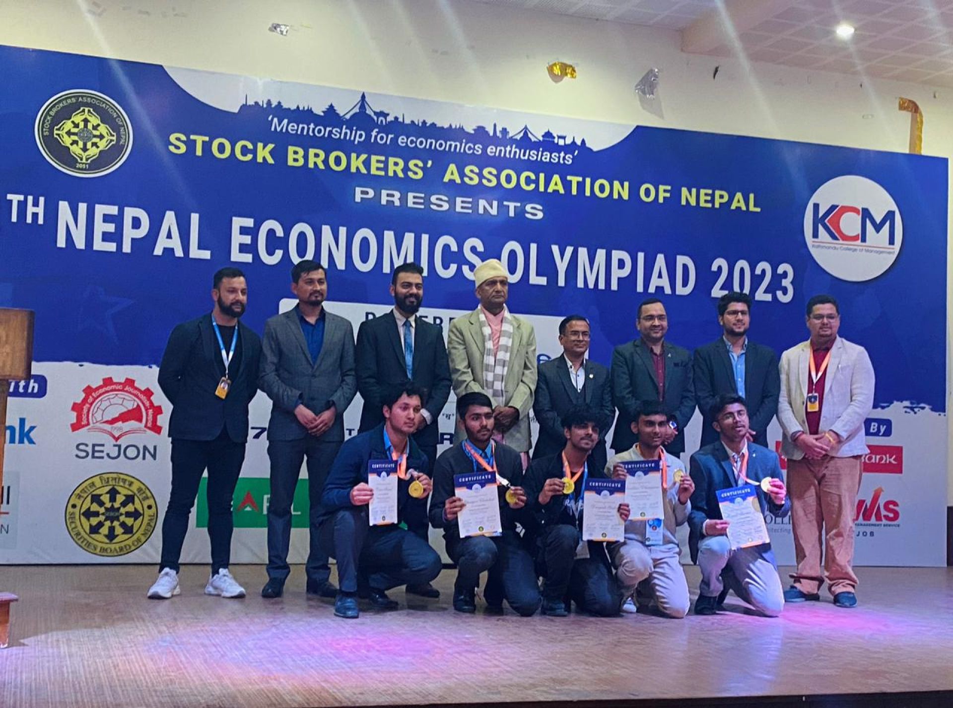 अर्थशास्त्रको अन्तर्राष्ट्रिय प्रतिस्पर्धामा नेपालको प्रतिनिधित्व गर्दै ५ विद्यार्थी